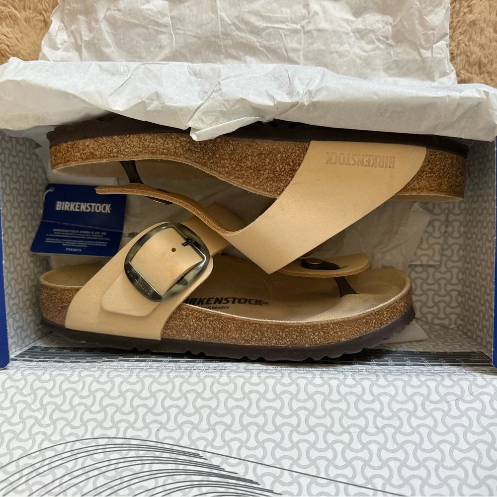 Birkenstock Gizeh Big Buckle Almond Sandals. Worn Once! - Picture 8 of 8